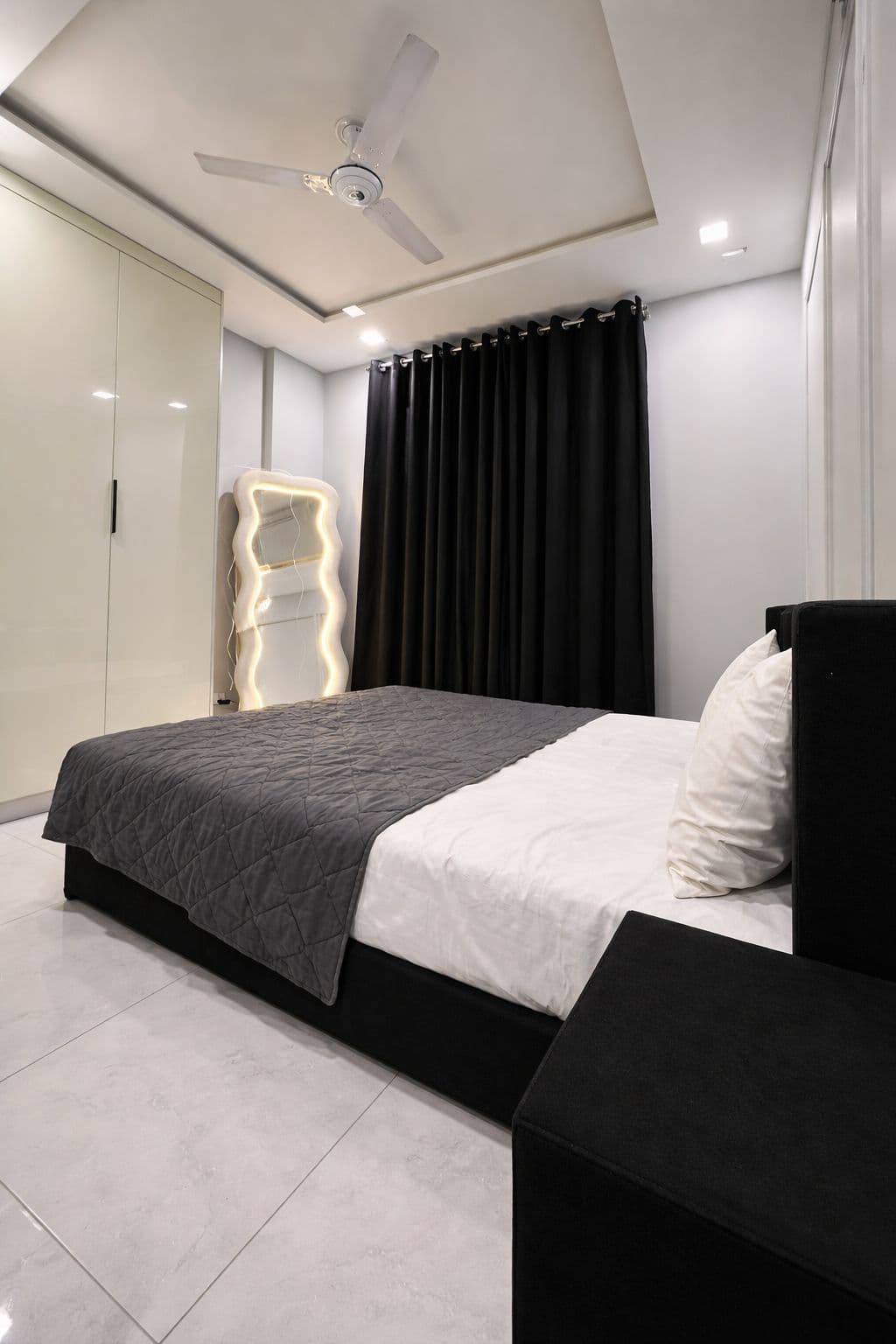 Zameen Opal Apartment 2BHK - Light Heaven at Zameen Opal, Johar Town