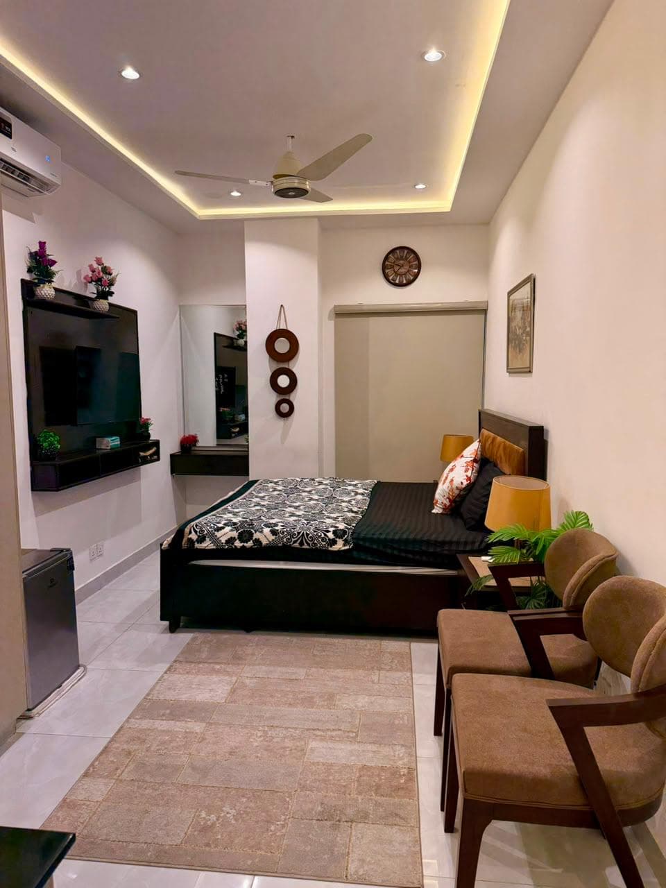 Classic Studio at Park House, Gulberg — photo 6