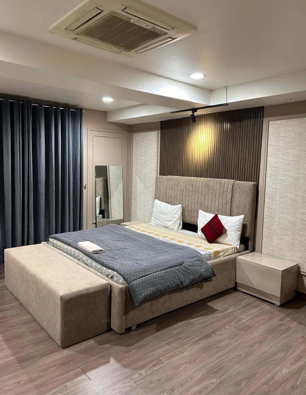 Gold Crest 1bhk Dark theme at Gold Crest — photo 4