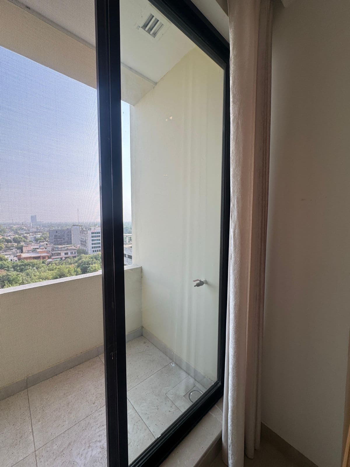 Zameen Aurum 1BHK at Zameen Aurum, Gulberg — photo 9