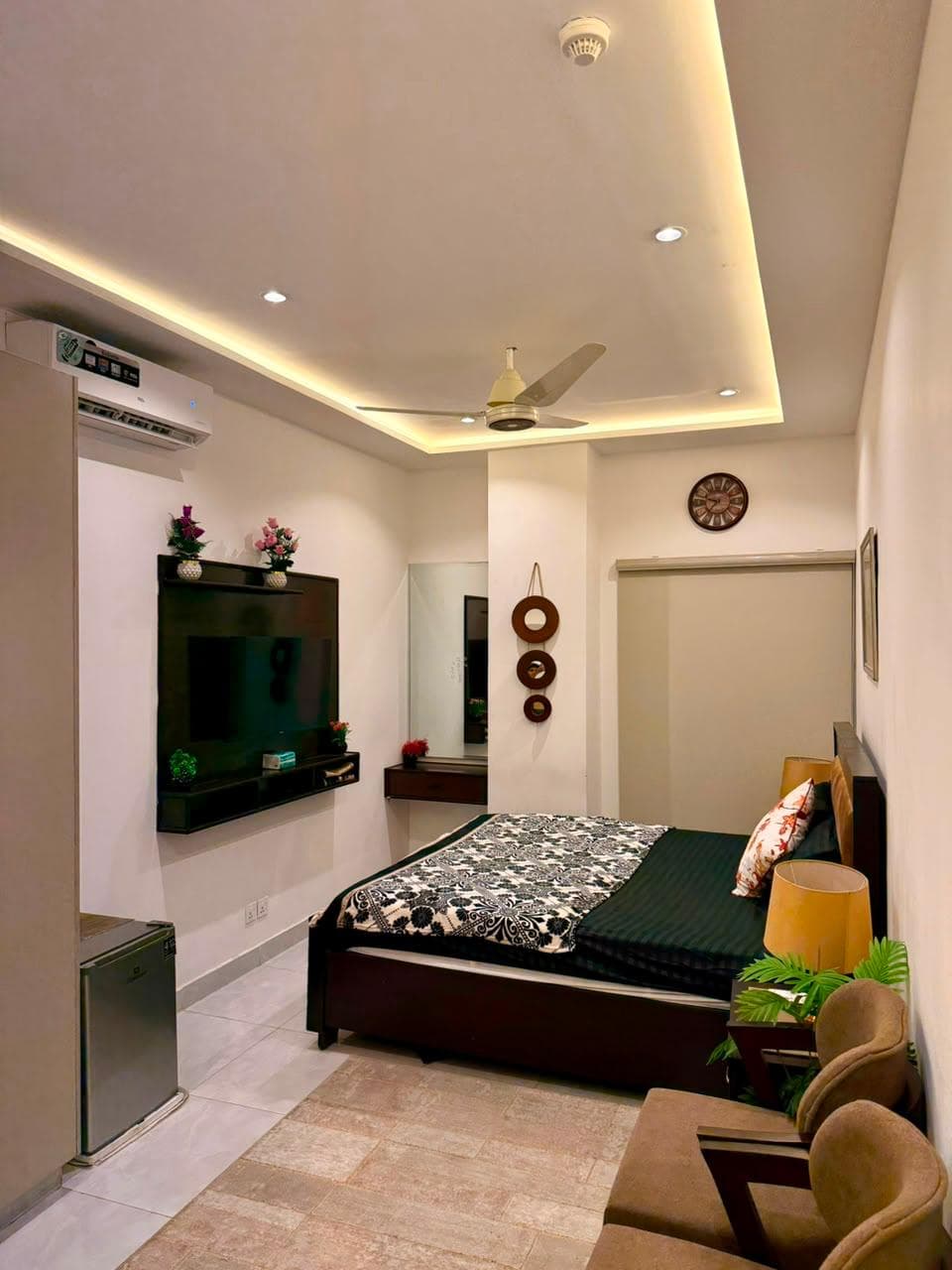 Classic Studio at Park House, Gulberg — photo 7