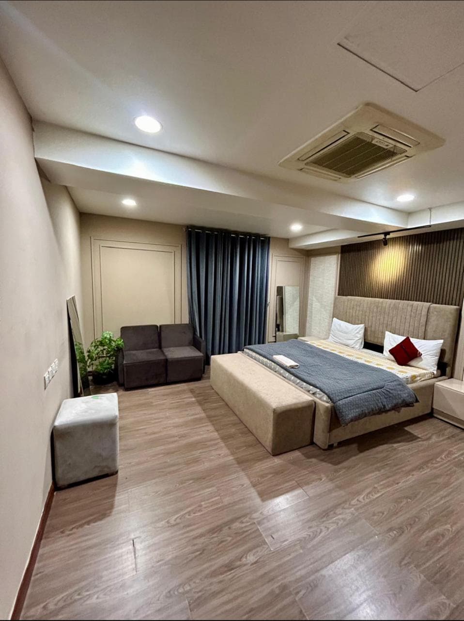 Gold Crest 1bhk Dark theme at Gold Crest — photo 5