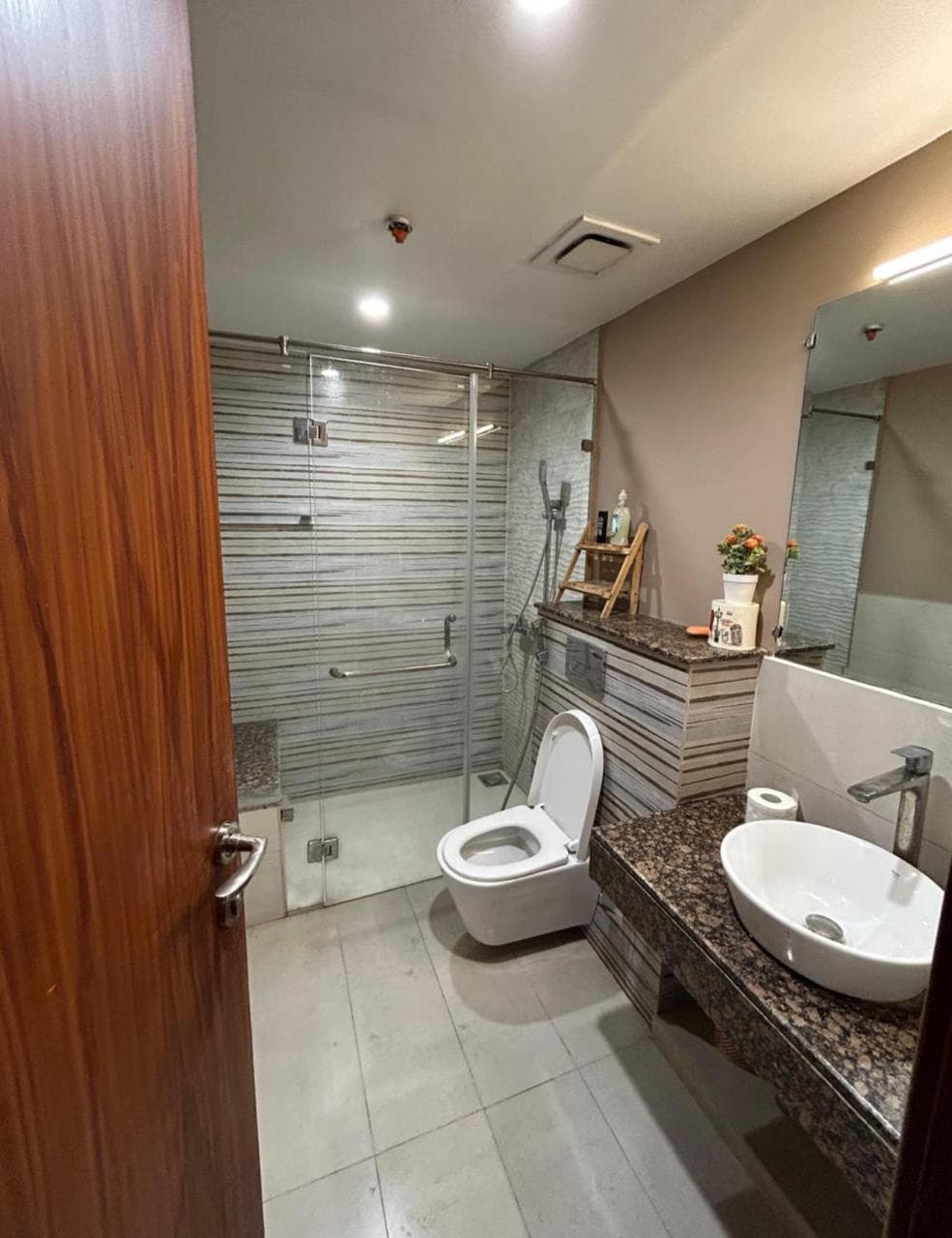 Gold Crest 1bhk Dark theme at Gold Crest — photo 3