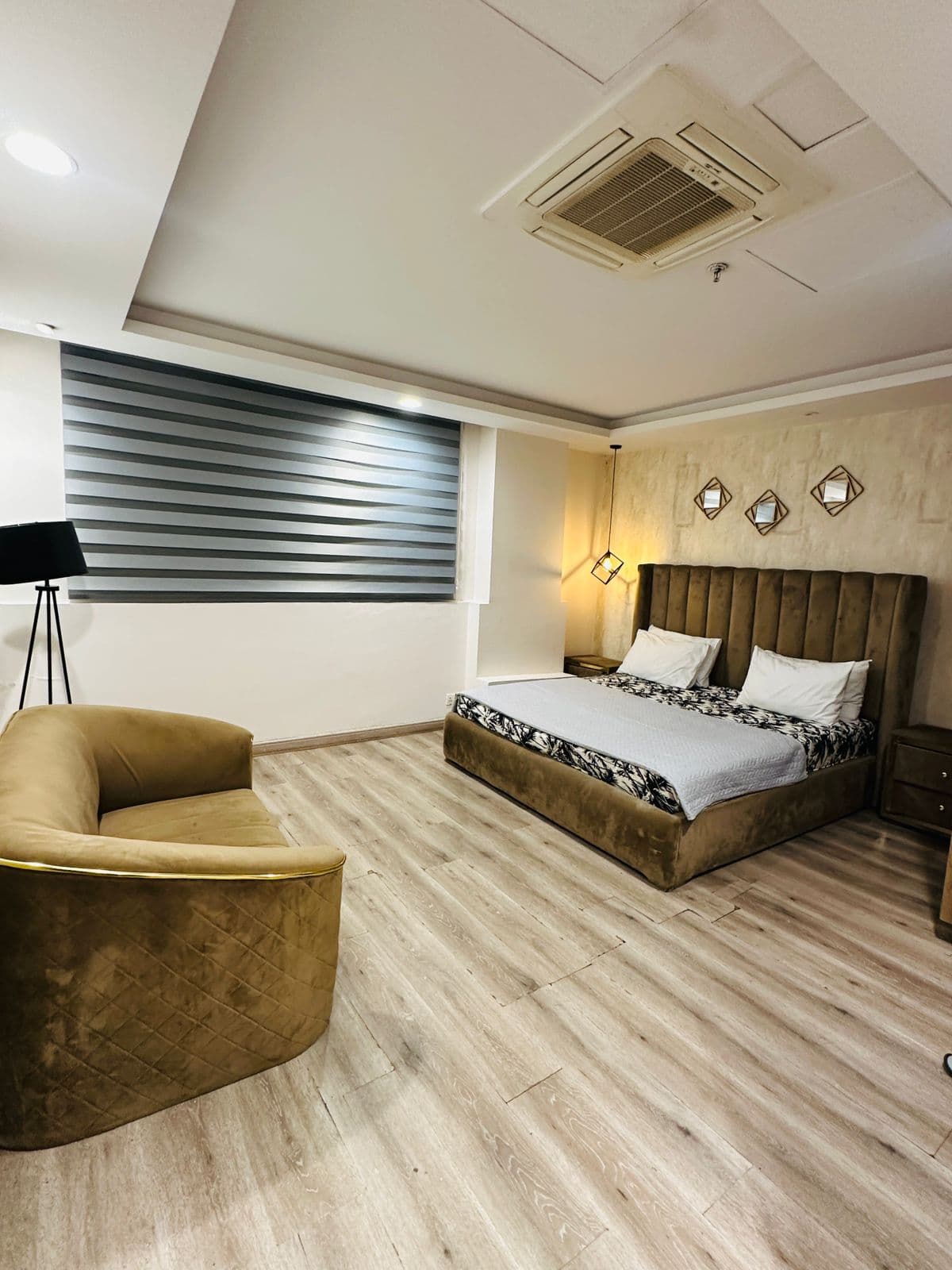 3 BHK Furnished Apartment in Goldcrest DHA Lahore at Gold Crest, DHA Phase 4 — photo 8