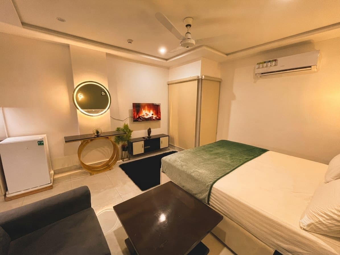Designer Studio at Park House, Gulberg — photo 6