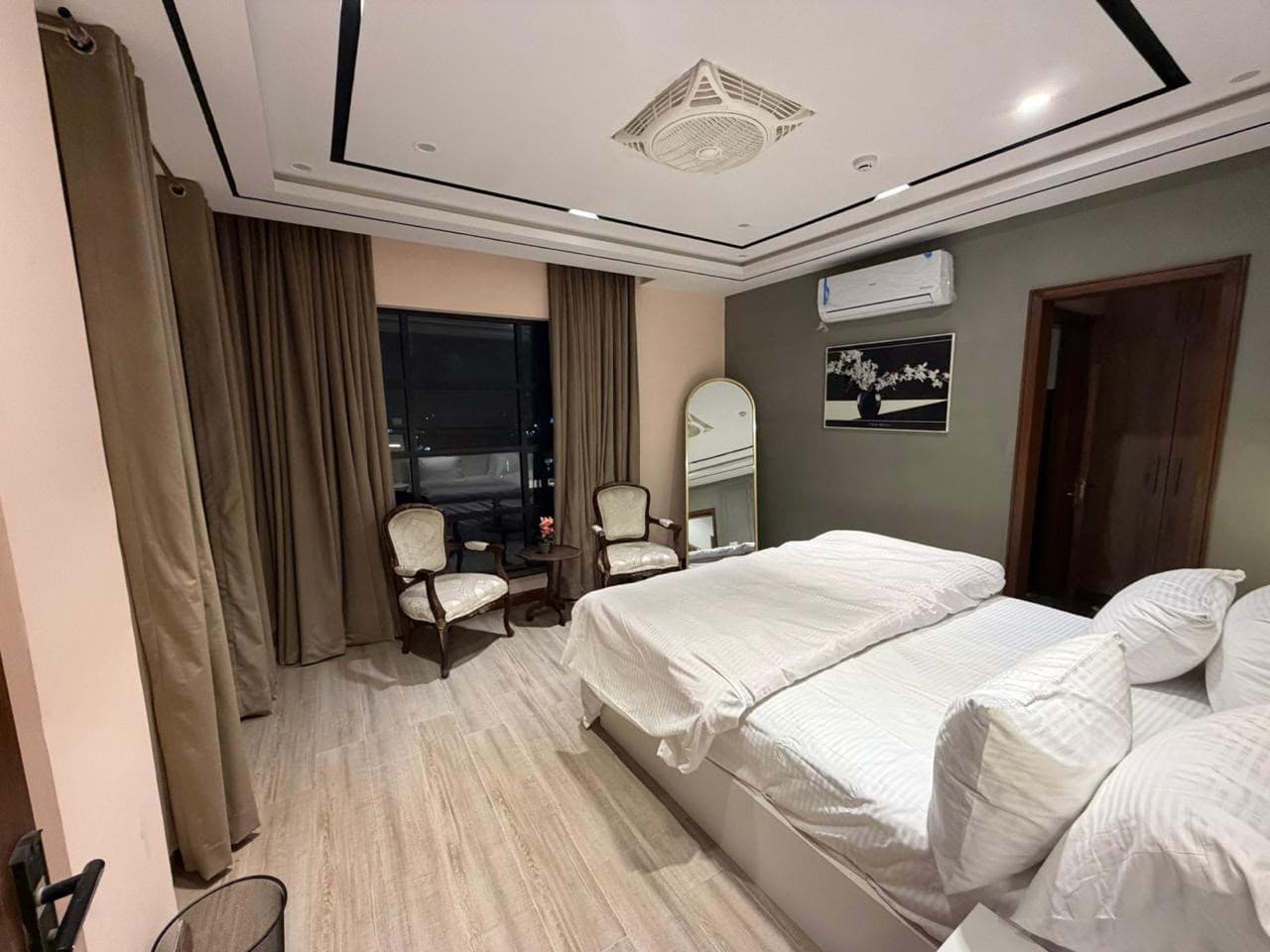 3BHK Cozy Vibe Apartment at Penta Square, DHA Phase 5 — photo 19