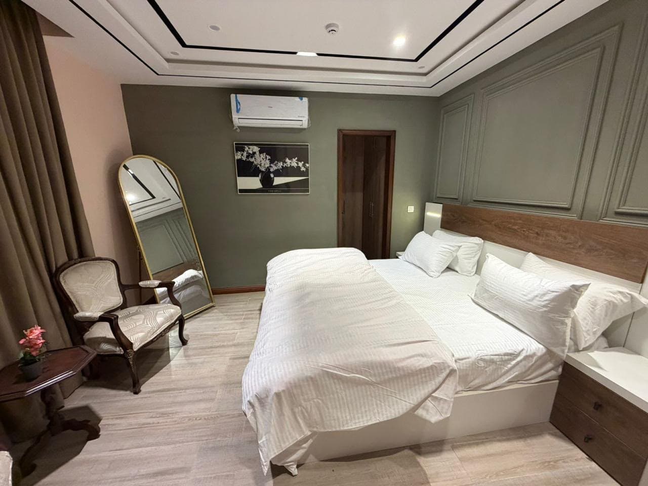 3BHK Cozy Vibe Apartment at Penta Square, DHA Phase 5 — photo 2