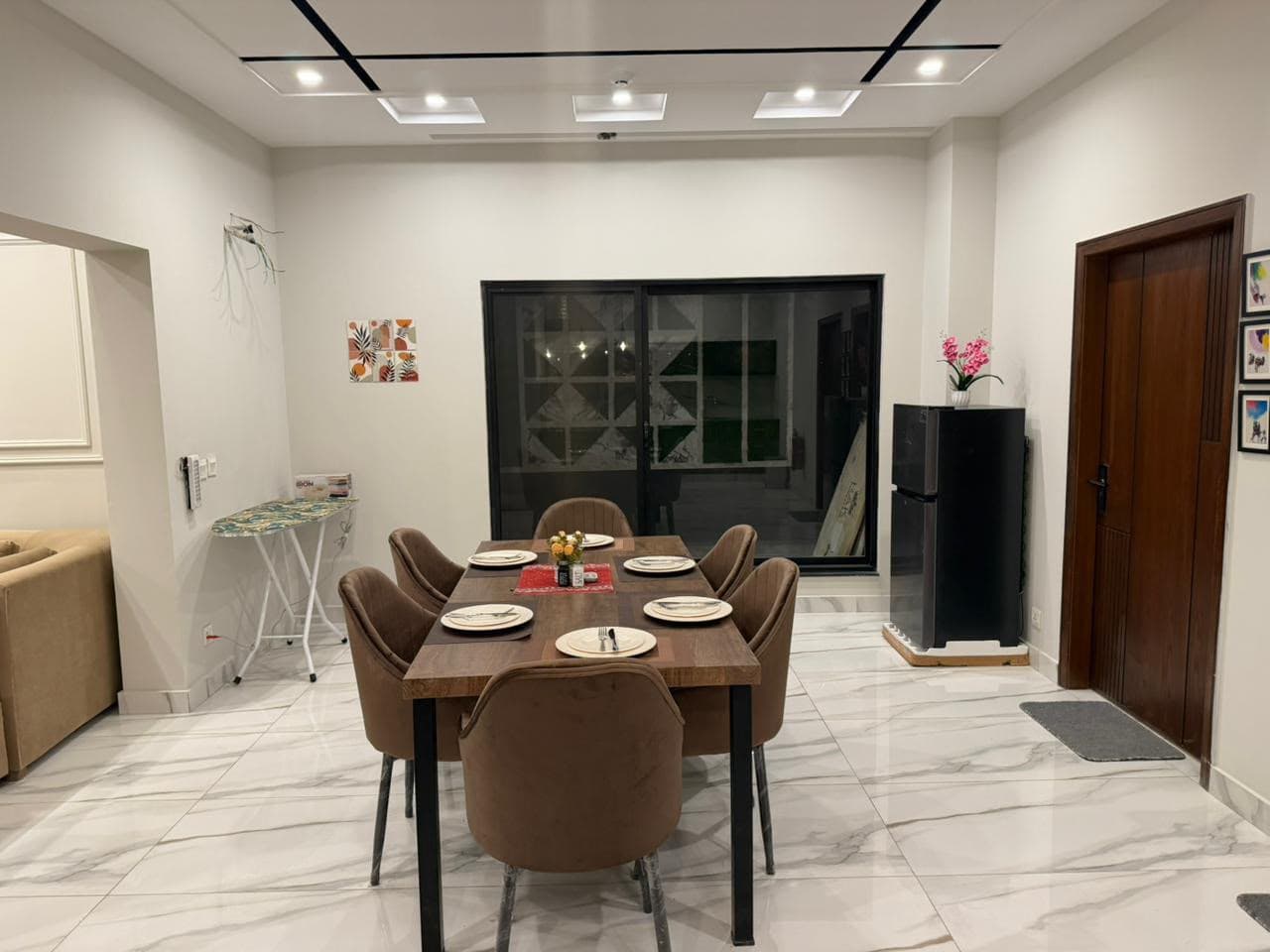 3BHK Cozy Vibe Apartment at Penta Square, DHA Phase 5 — photo 8