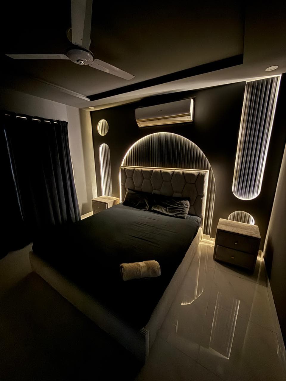 Zameen Opal - 1BHK Dark Theme at Zameen Opal — photo 3