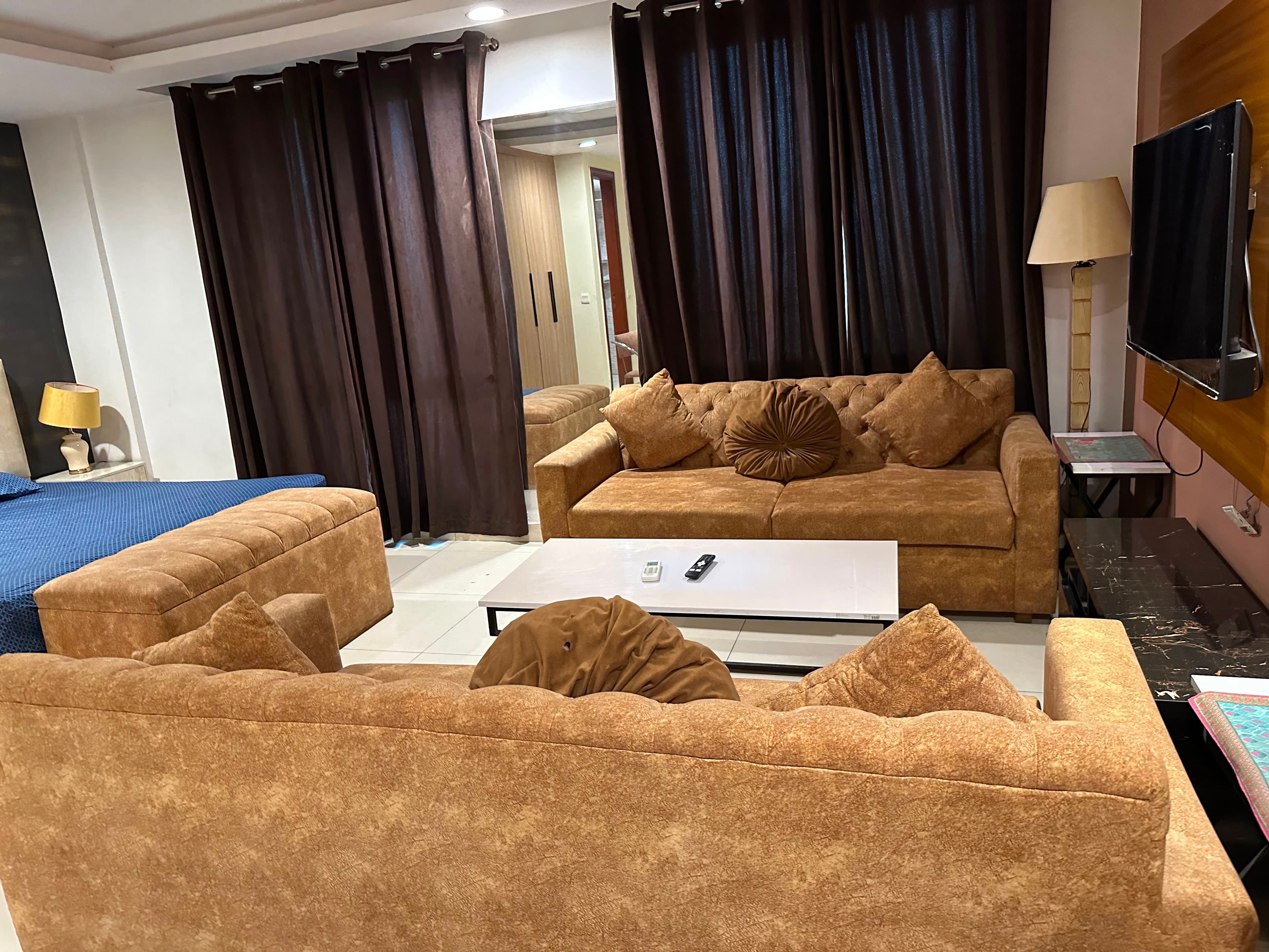 Gold Crest Classic 1 Bedroom at Gold Crest — photo 1
