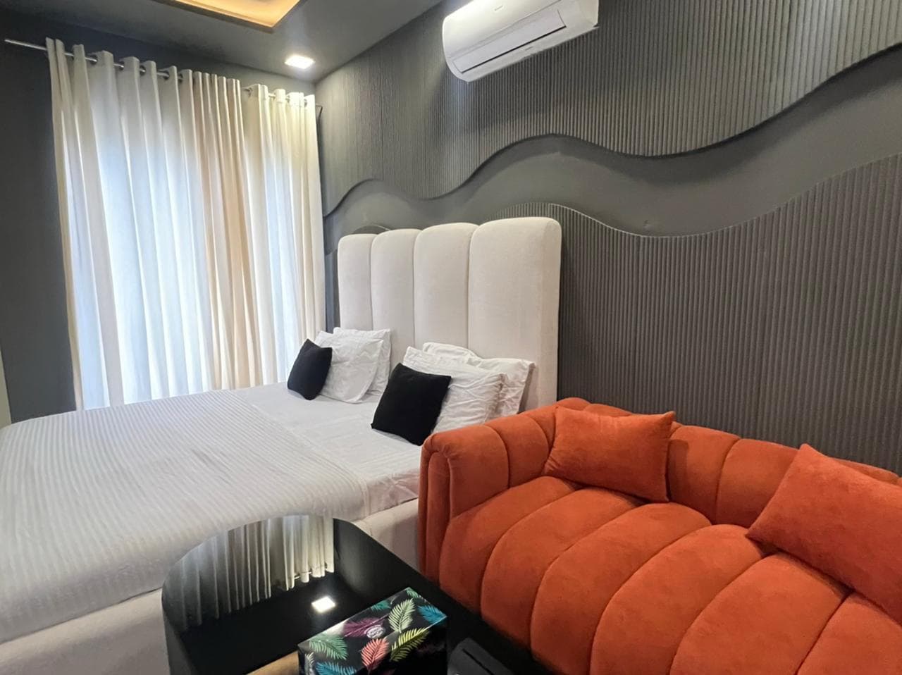 Zameen Opal - Studio Apartment at Zameen Opal, Johar Town — photo 3
