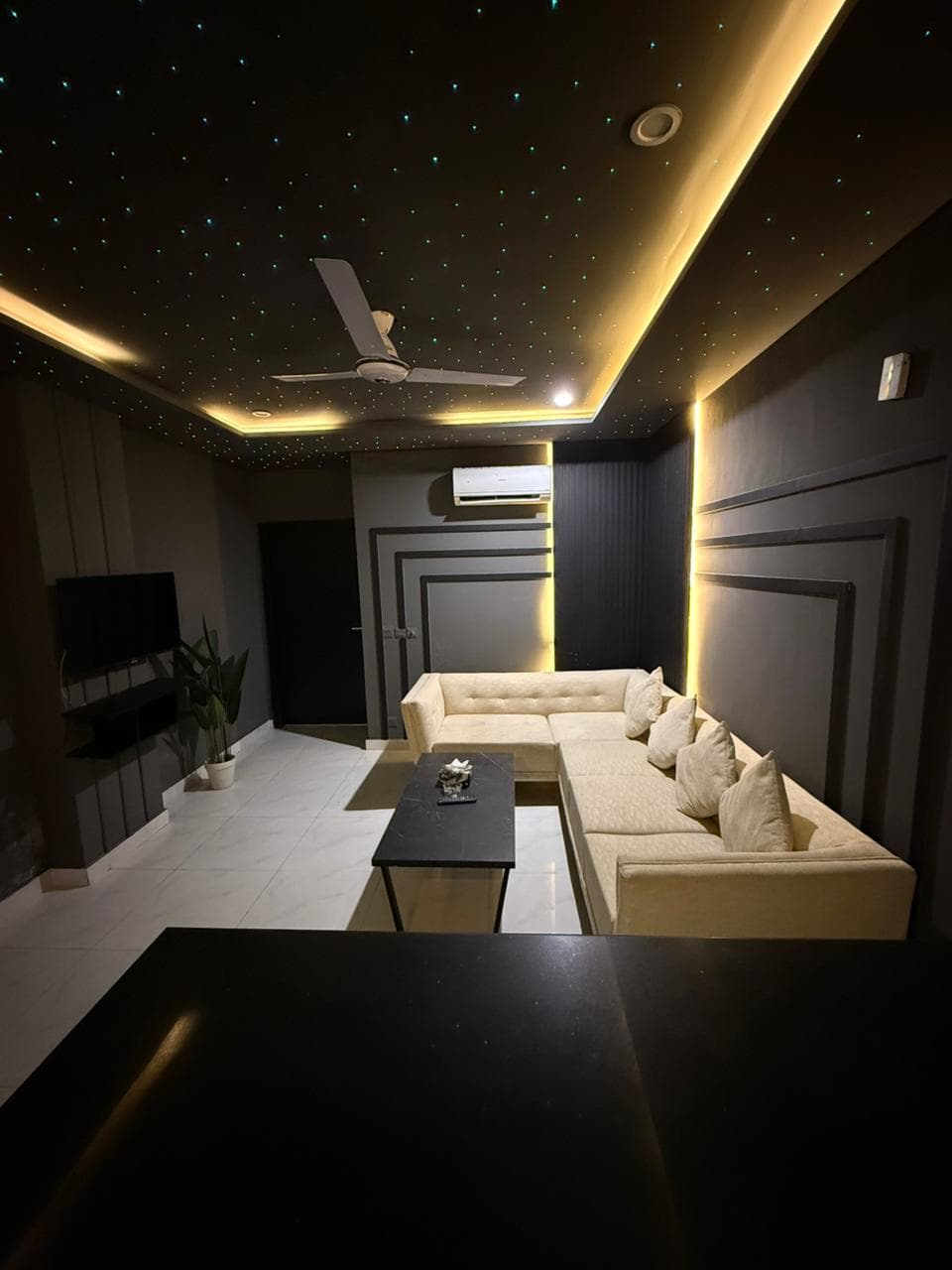 Zameen Opal - 1BHK Dark Theme at Zameen Opal, Johar Town — photo 6