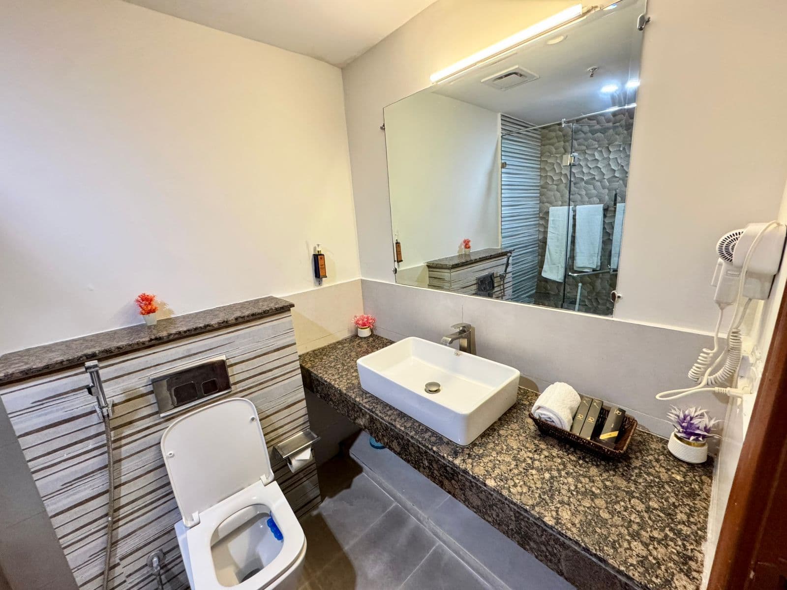2 BHK - Gold Crest Apartment at Gold Crest, DHA Phase 4 — photo 11
