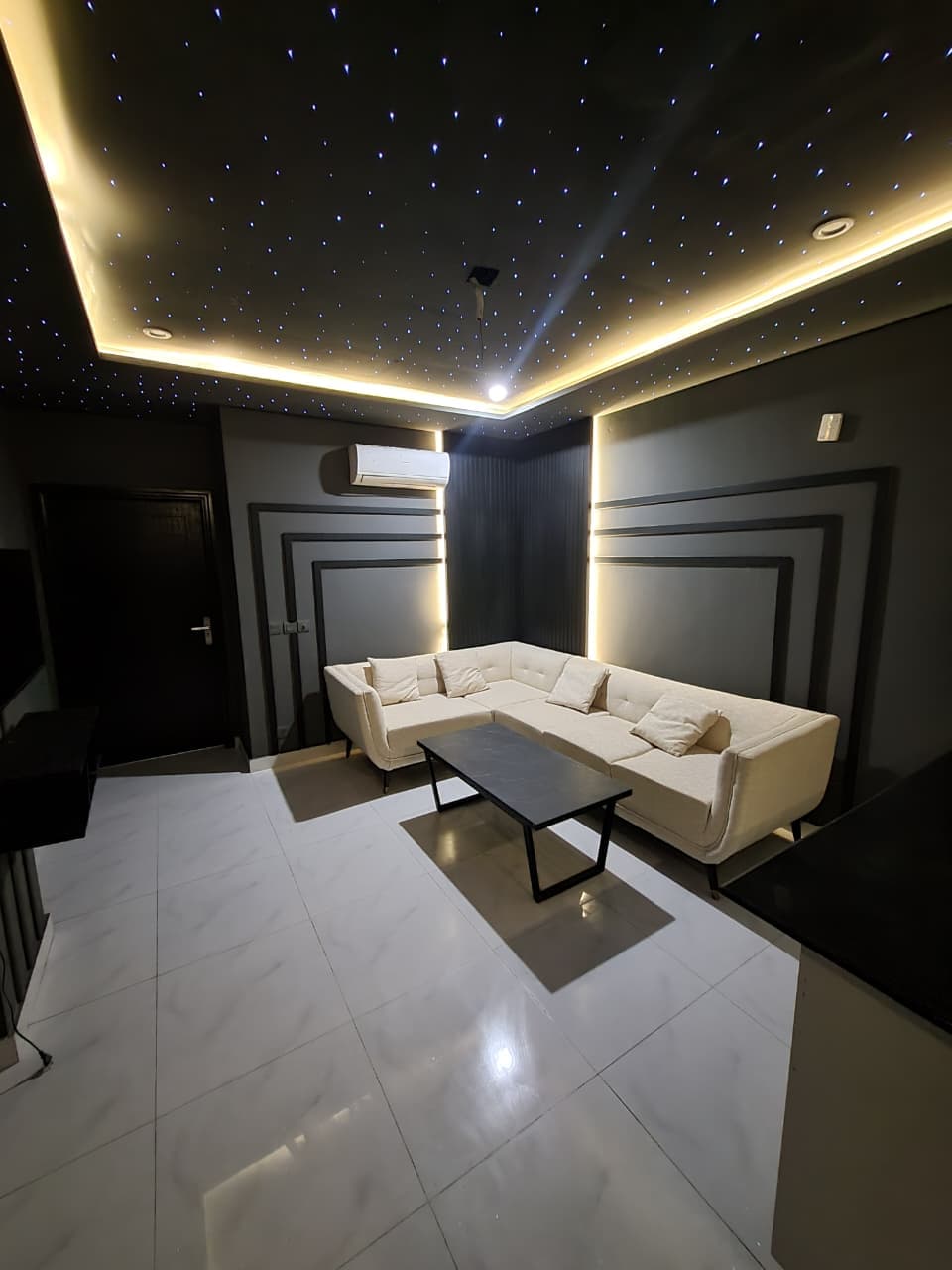 Zameen Opal - 1BHK Dark Theme at Zameen Opal — photo 1