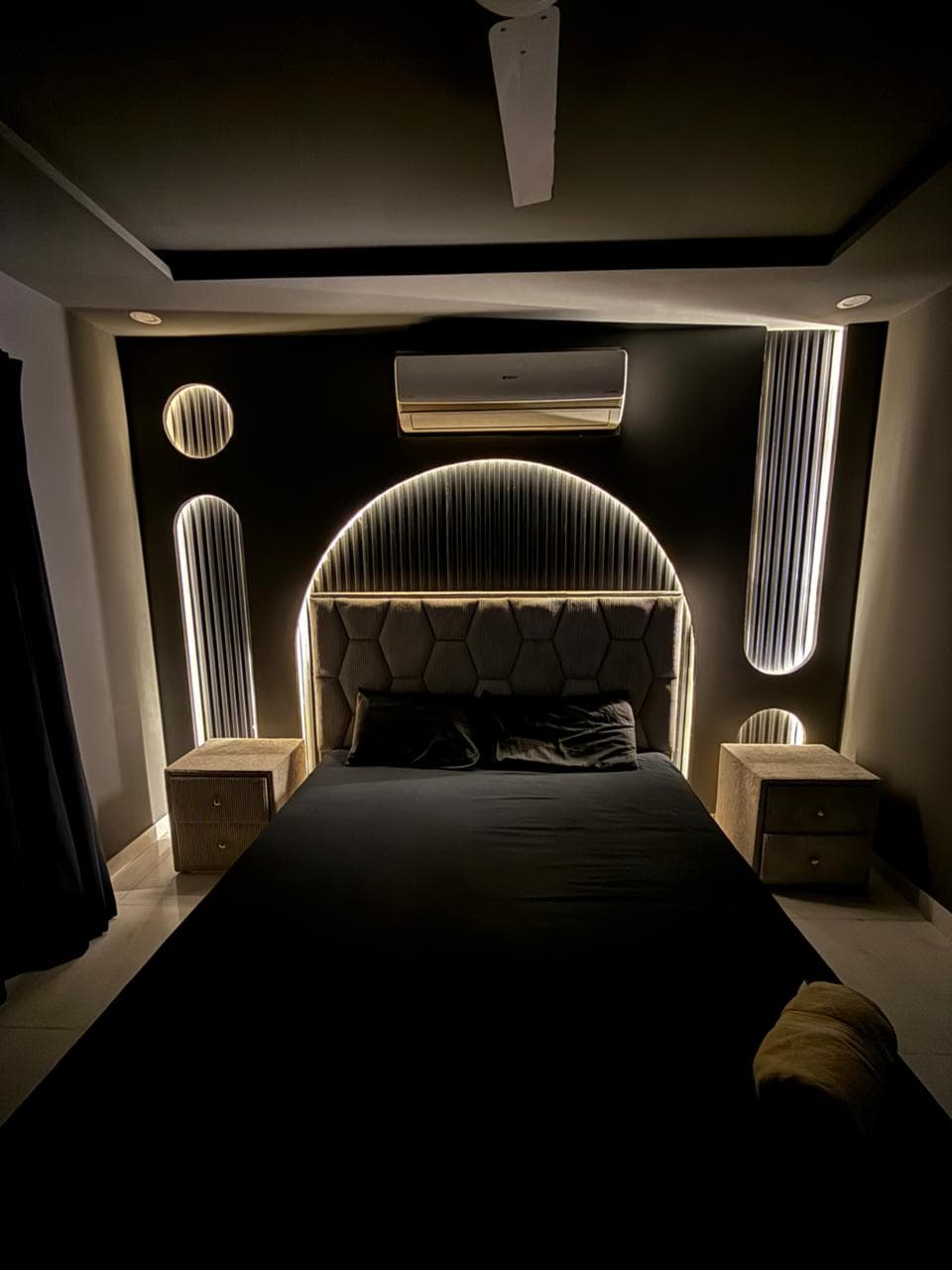 Zameen Opal - 1BHK Dark Theme at Zameen Opal — photo 4
