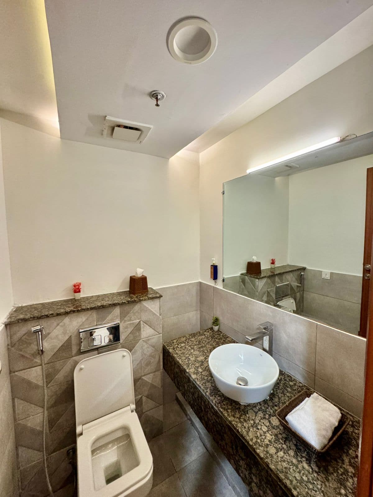 2 BHK - Gold Crest Apartment at Gold Crest, DHA Phase 4 — photo 27